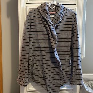 North face woman’s sweatshirt grey with black stripes 2 pockets 1 button